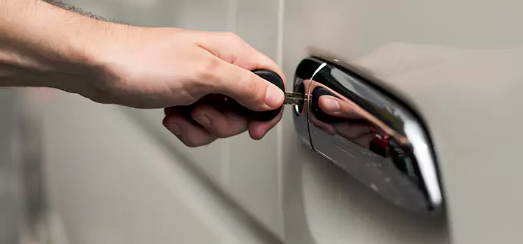Why Choose Our Auto Locksmith Team in Ives Estates, FL?